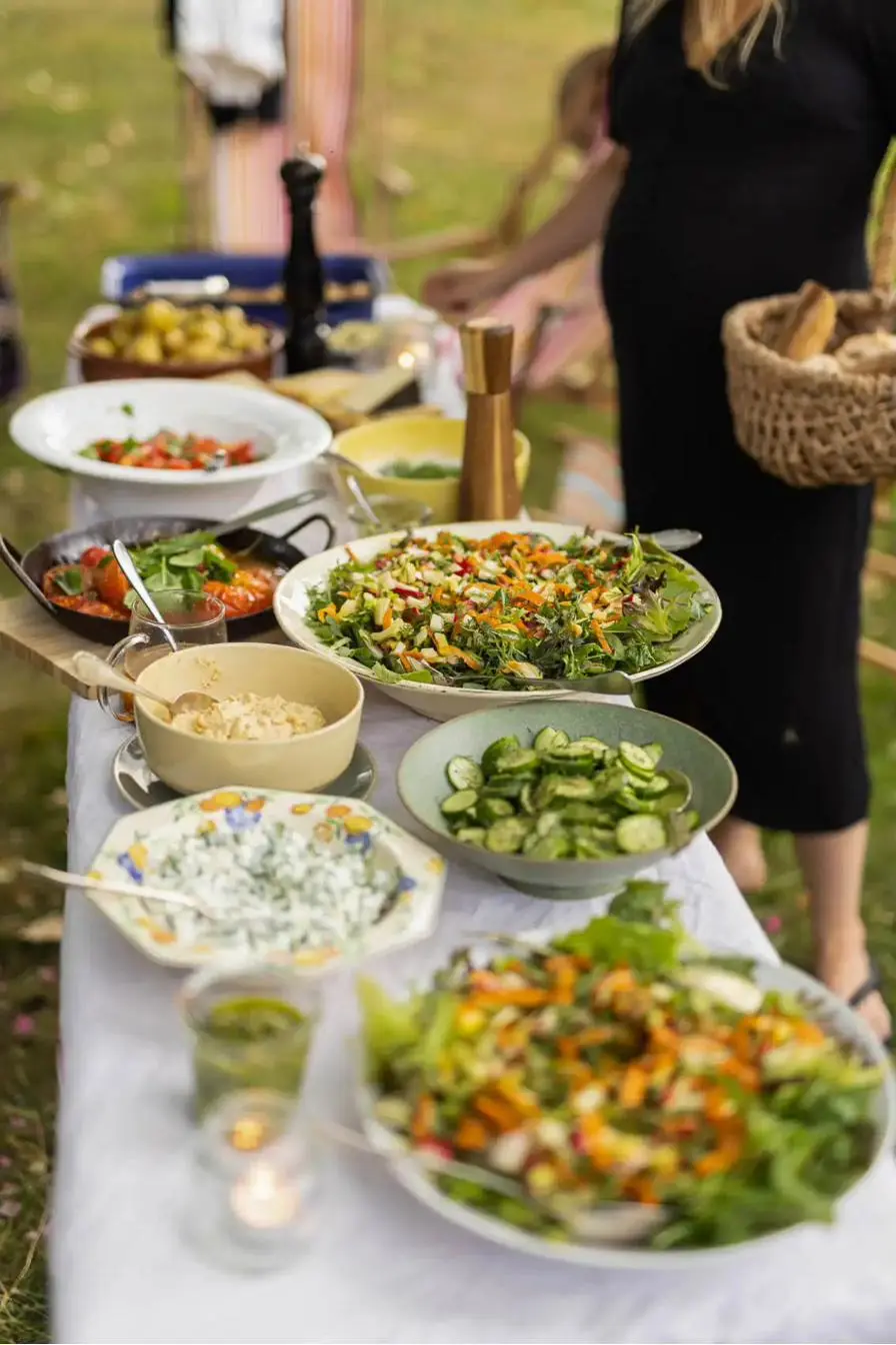 Salad with edible flowers